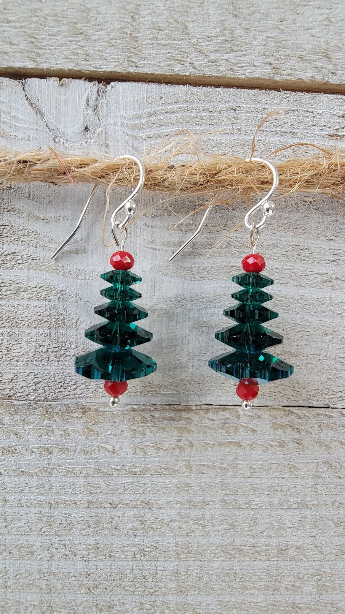 Weihnachtsbaum Smaragd & Rote Kristalle Sterling Silber Ohrdrähte Weihnachtsbaum Smaragd & Rote Kristalle Sterling Silber Ohrdrähte von LittleFoxHaven