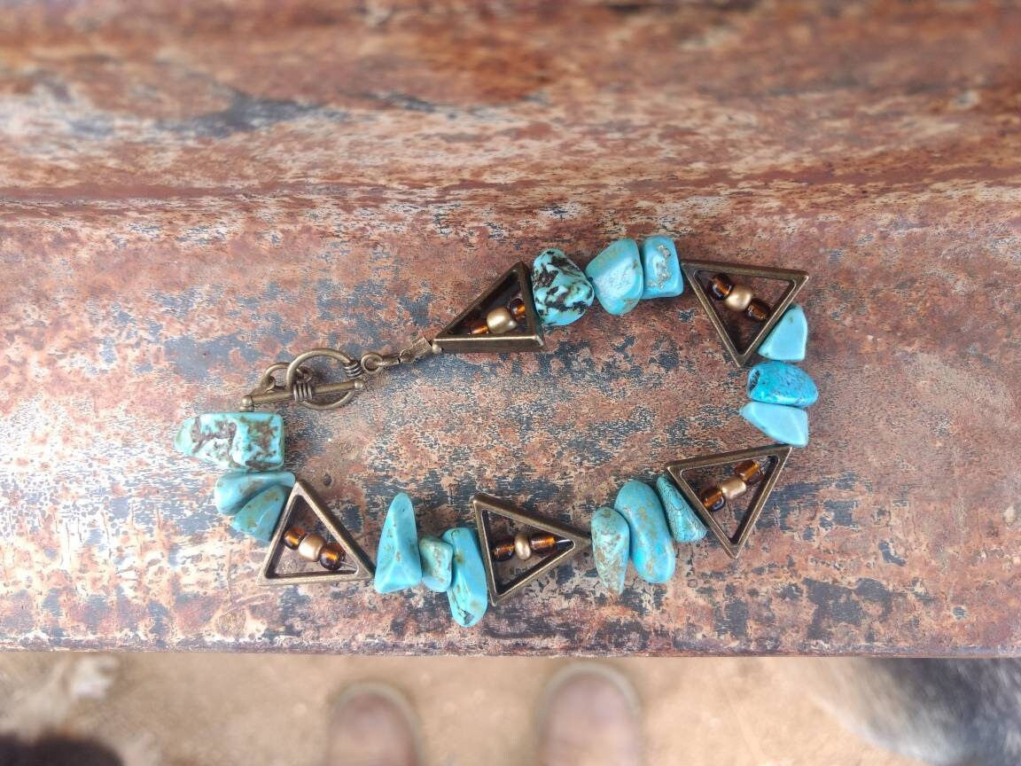 Türkis-Dreieck-Armband Türkis-Dreieck-Armband von LittleFoxsBaubles