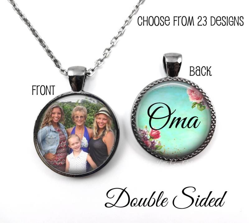Benutzerdefinierte Foto Oma Halskette - Doppelseitiger Bild Schmuck Personalisierter Muttertagsgeschenk Schwangerschaftsankündigung von LittleGemGirl