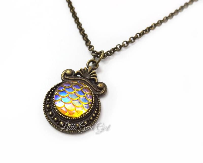 Gelbe Drachenschuppen Halskette - Silber Oder Bronze in 12 Farben Meerjungfrau Schuppen Anhänger Mutter Der Drachen Schmuck Drachenei von LittleGemGirl