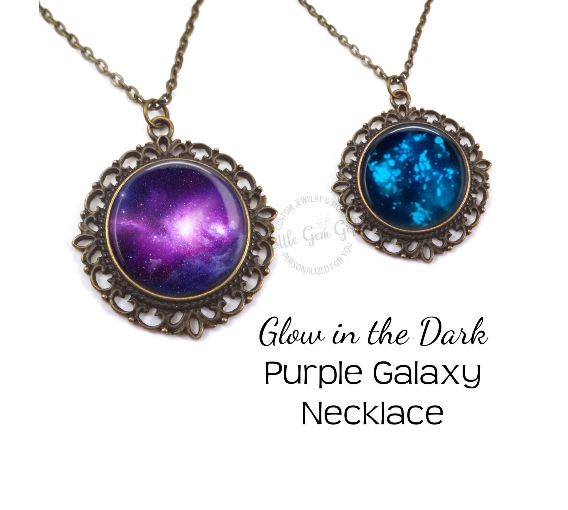 Glow in The Dark Galaxy Schmuck - Leuchtende Lila Galaxie Halskette Weltraum Sterne Anhänger Vintage Style Bronze von LittleGemGirl