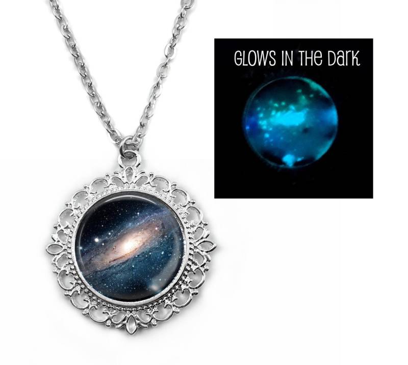 Glow in The Dark Milchstraße Halskette - Glowing Milky Way Galaxy Schmuck Silber Oder Antik Bronze Glas Anhänger Charm Sci Fi von LittleGemGirl