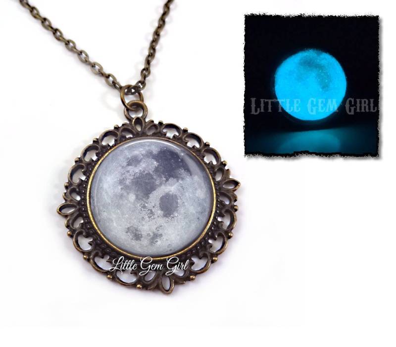Glow in The Dark Vollmond Halskette Antike Bronze Oder Silber Vintage Style Anhänger - Glowing Moon von LittleGemGirl
