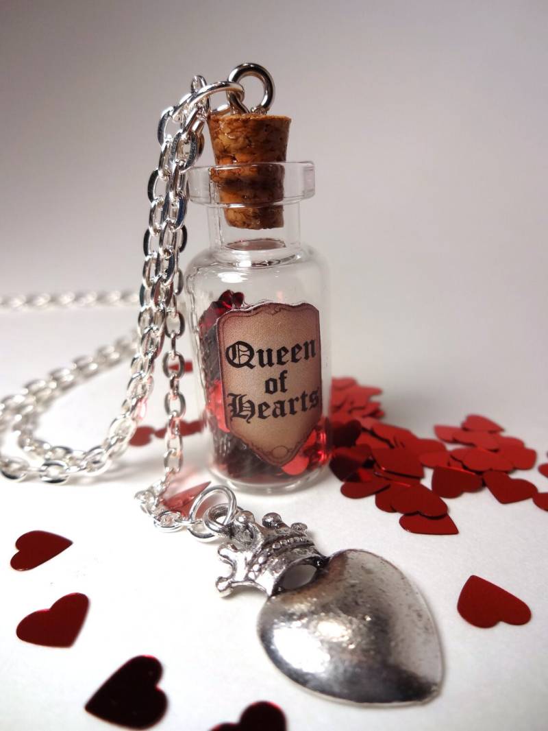 Queen Of Hearts Alice's Adventures in Wonderland - Valentinstag Glasflasche Korken Halskette Red von LittleGemGirl