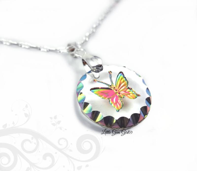 Schmetterling Halskette - Regenbogen Anhänger 18 Mm Gravur Charm Geätztes Glas Mit Sterling Silber Kettenoption von LittleGemGirl