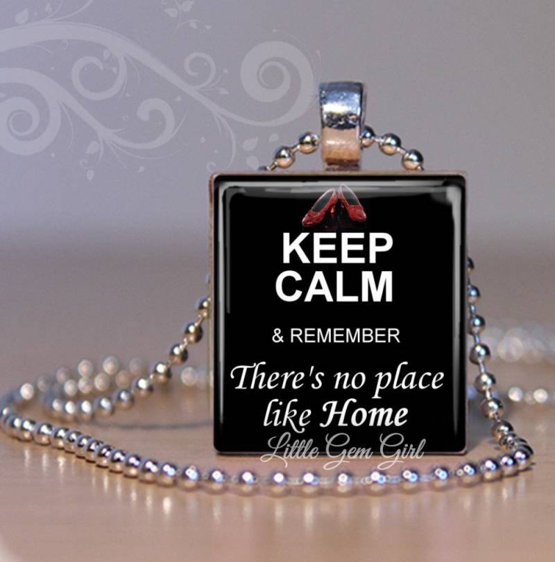 The Wonderful Zauberer Von Oz Halskette - Keep Calm There's No Place Like Home Dorothy Rote Hausschuhe Gelbe Brick Road Scrabble Schmuck von LittleGemGirl