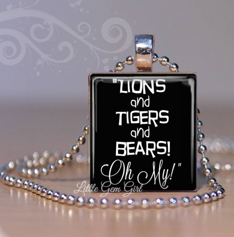 The Wonderful Zauberer Von Oz Zitat Halskette - Lions Tigers & Bears Oh My Pendant Charm Dorothy Tin Man Löwe Vogelscheuche Scrabble Tile von LittleGemGirl