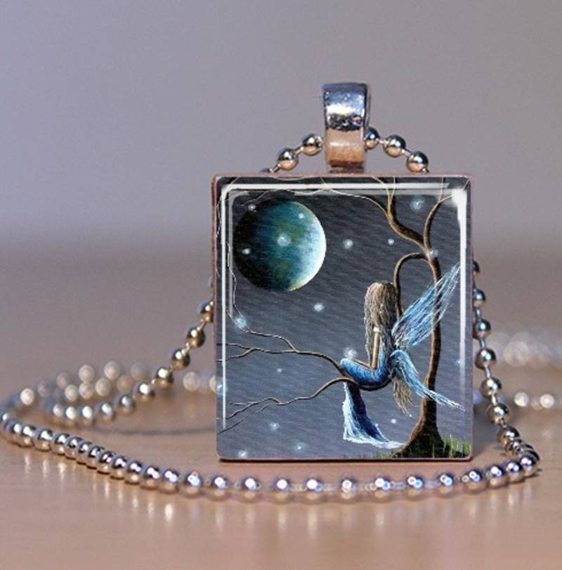 Vollmond Fee Halskette - Mondlicht Feen Anhänger Mond Holz Scrabble Schmuck Märchen Fantasy Inspiration von LittleGemGirl