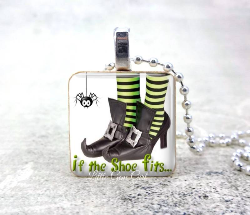 Wicked Witch Der Wunderbare Zauberer Von Oz Halskette - Wenn Der Schuh Anhänger Charme Passt Vintage Halloween Hexe Stiefel von LittleGemGirl