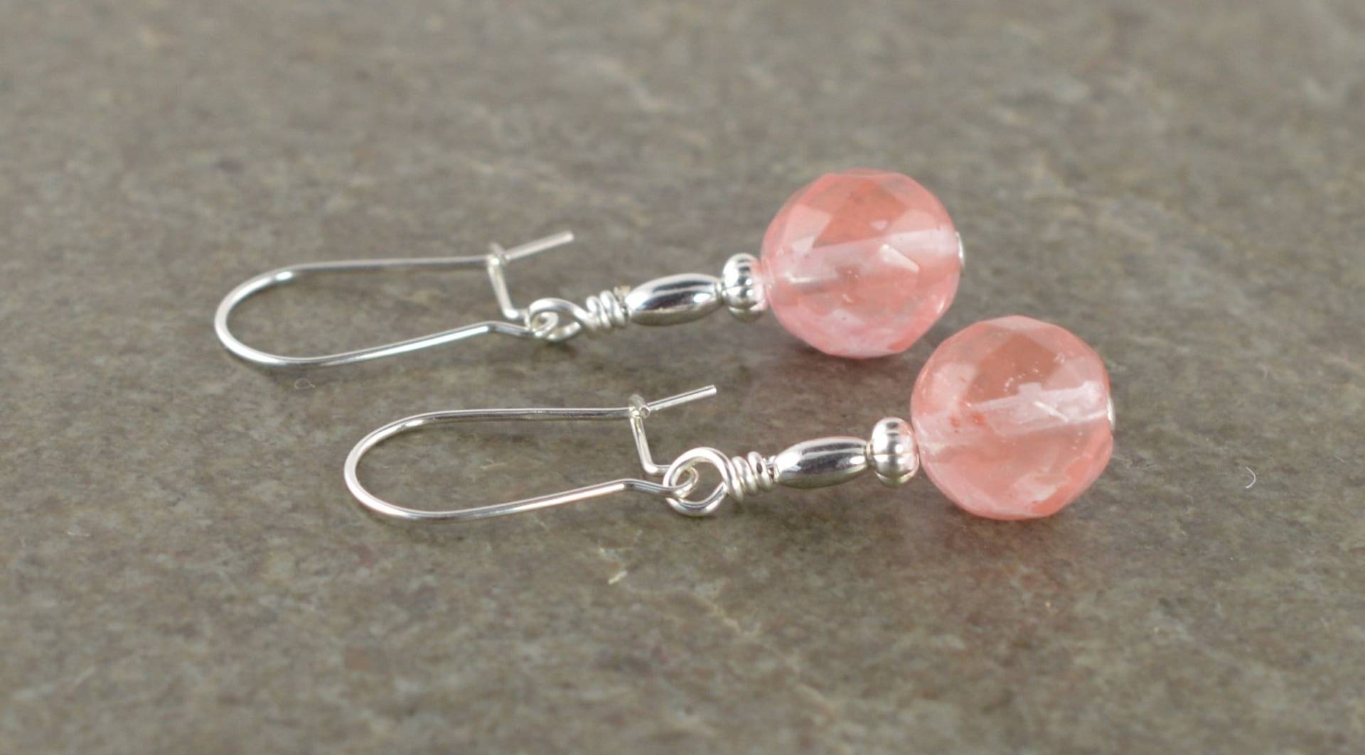 Facettierte Rosa Kirsche Quarz Edelstein & Sterling Silber Tropfen Ohrringe - Niere Draht -Geschenk-Box Facettierte Rosa Kirsche Quarz Edelstein & Sterling Silber Tropfen Ohrringe - Niere Draht -Geschenk-Box von LittleGemJewel