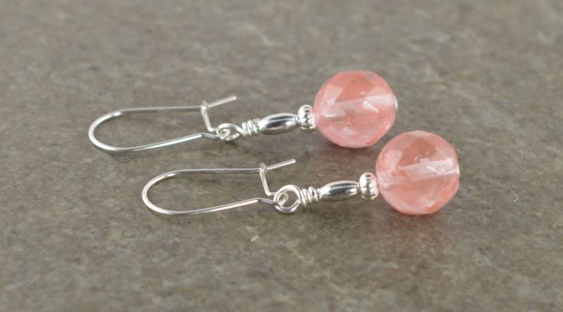 Facettierte Rosa Kirsche Quarz Edelstein & Sterling Silber Tropfen Ohrringe - Niere Draht -Geschenk-Box Facettierte Rosa Kirsche Quarz Edelstein & Sterling Silber Tropfen Ohrringe - Niere Draht -Geschenk-Box von LittleGemJewel