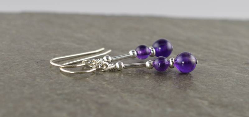 Kleine Runde Lila Amethyst Edelstein & Sterling Silber Tropfen Ohrringe Mit Geschenk-Box - Februar Birthstone Kleine Runde Lila Amethyst Edelstein & Sterling Silber Tropfen Ohrringe Mit Geschenk-Box - Februar Birthstone von LittleGemJewel