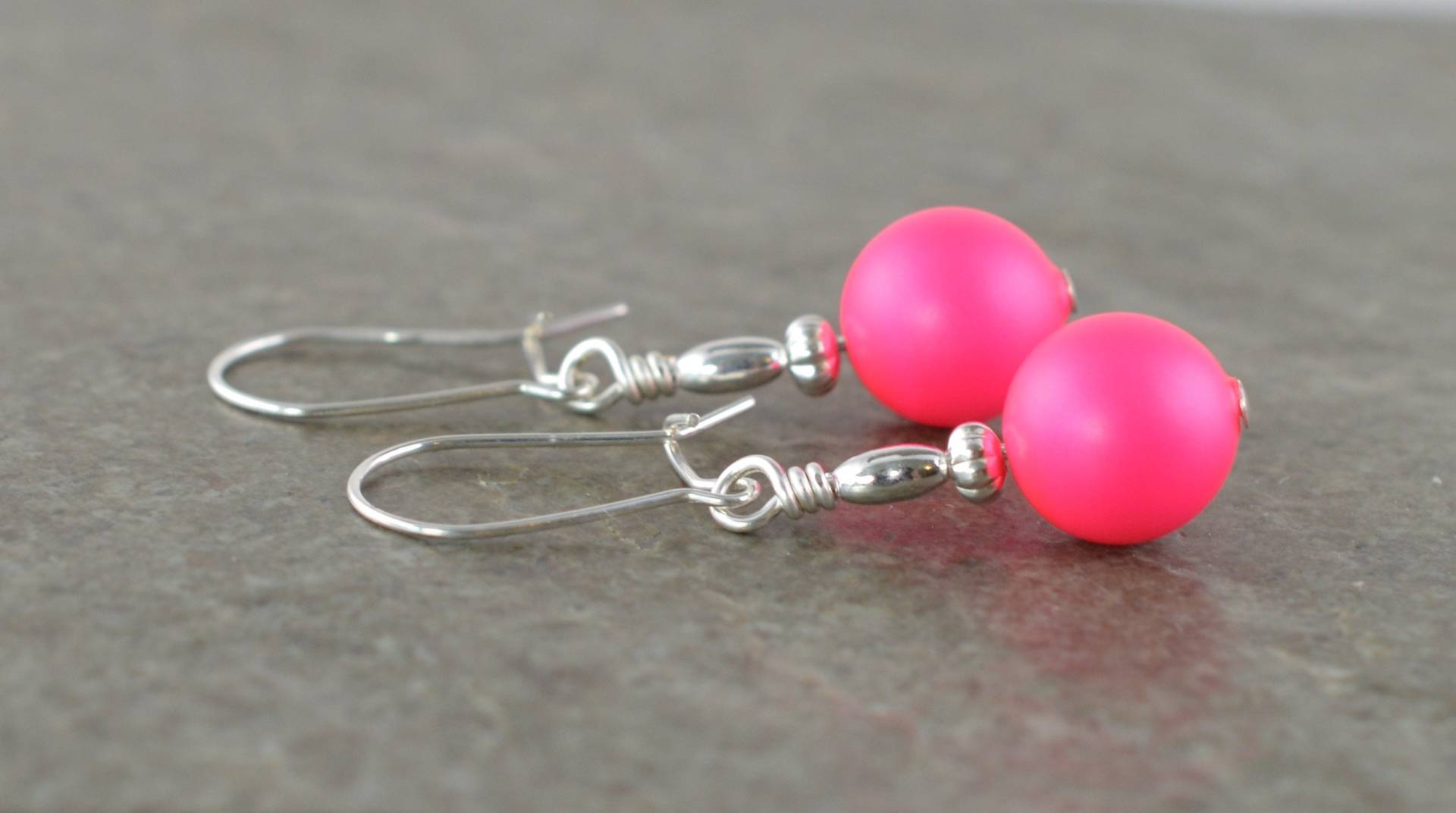 Neon Rosa Swarovski Kristall Perle & Sterling Silber Tropfen Ohrringe - Niere Draht Geschenk-Box Neon Rosa Swarovski Kristall Perle & Sterling Silber Tropfen Ohrringe - Niere Draht Geschenk-Box von LittleGemJewel