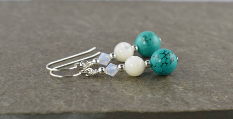 Türkis Edelstein, Perlmutt, Weißer Kristall & Sterling Silber Hängeohrringe Mit Geschenk Box Türkis Edelstein, Perlmutt, Weißer Kristall & Sterling Silber Hängeohrringe Mit Geschenk Box von LittleGemJewel