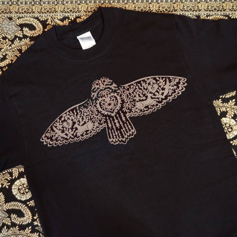 Eulenfliegendes Siebdruck-Herren-T-Shirt von LittleGoldFoxDesigns