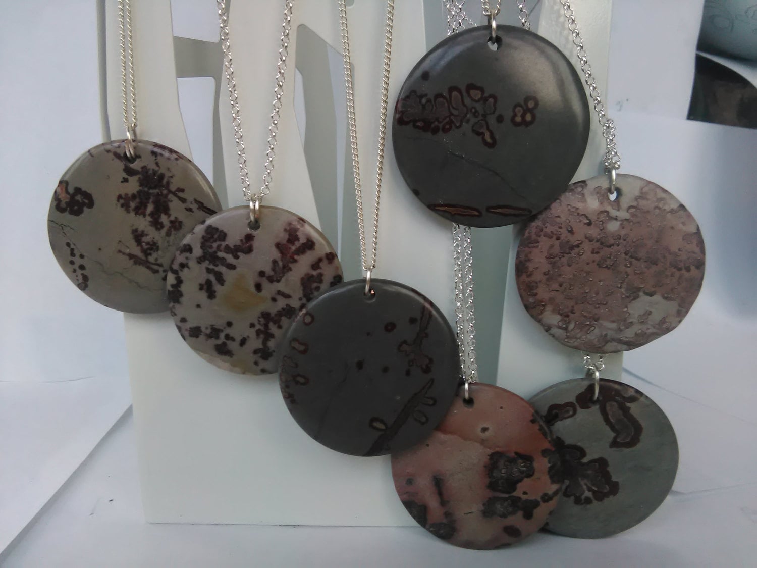 Chohua Jaspis Anhänger Münze Scheibe, 925 Sterling Silber Bordstein/Belcher Kette Geschenk Gewickelt Xmas Lunar Landschaft Naturstein von LittleGreenFernShop