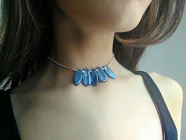 Indigo Kyanit Anhänger Bib Kette, 925 Sterling Silber Halskette Hill Tribe Thai Cubes Natürliche Blaue Stein Kommunikation Kehle Hals Chakra von LittleGreenFernShop