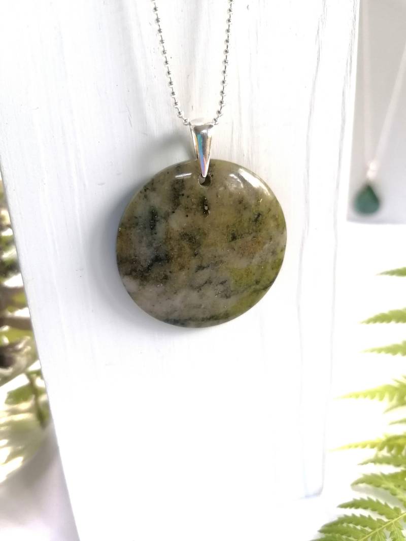 Pyrit Jaspis Grün Gold Naturstein Scheibe Runde Anhänger Halsband /16/18 20 22" Sterling Silber Kette Statement Positive Heilung Energie von LittleGreenFernShop