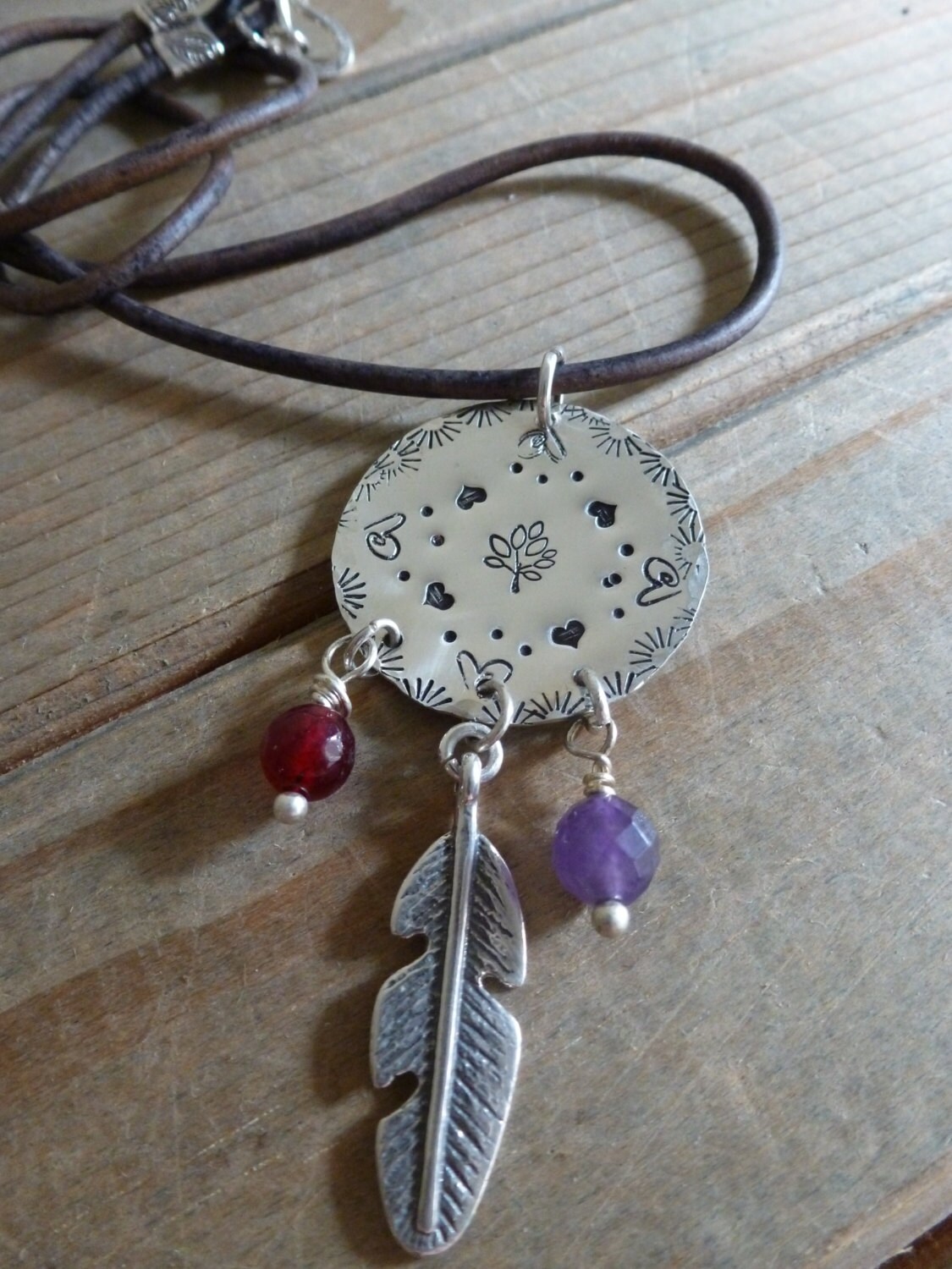 Handgemachte Traumfänger Halskette. Hand Gestempelt Sterling Silber Federhalskette. Mandala-Halskette Handgemachte Traumfänger Halskette. Hand Gestempelt Sterling Silber Federhalskette. Mandala-Halskette von LittleHJewellery