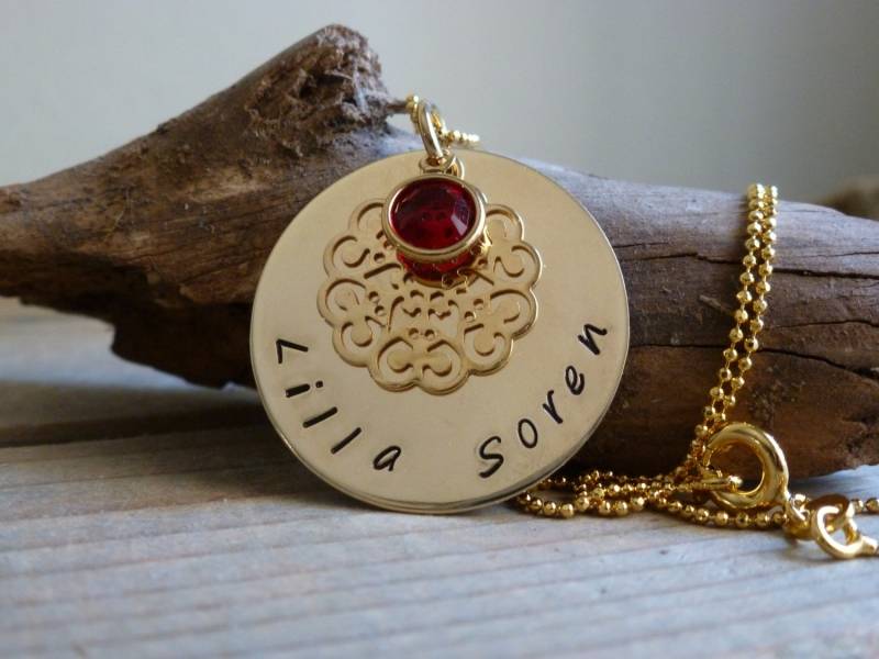 Personalisierte Schmuck. Hand Gestempelt Halskette. Brautjungferngeschenk. Messingscheibe Handgestempelt Mit Blume Und Geburtsstein Charme Personalisierte Schmuck. Hand Gestempelt Halskette. Brautjungferngeschenk. Messingscheibe Handgestempelt Mit Blume Und Geburtsstein Charme von LittleHJewellery