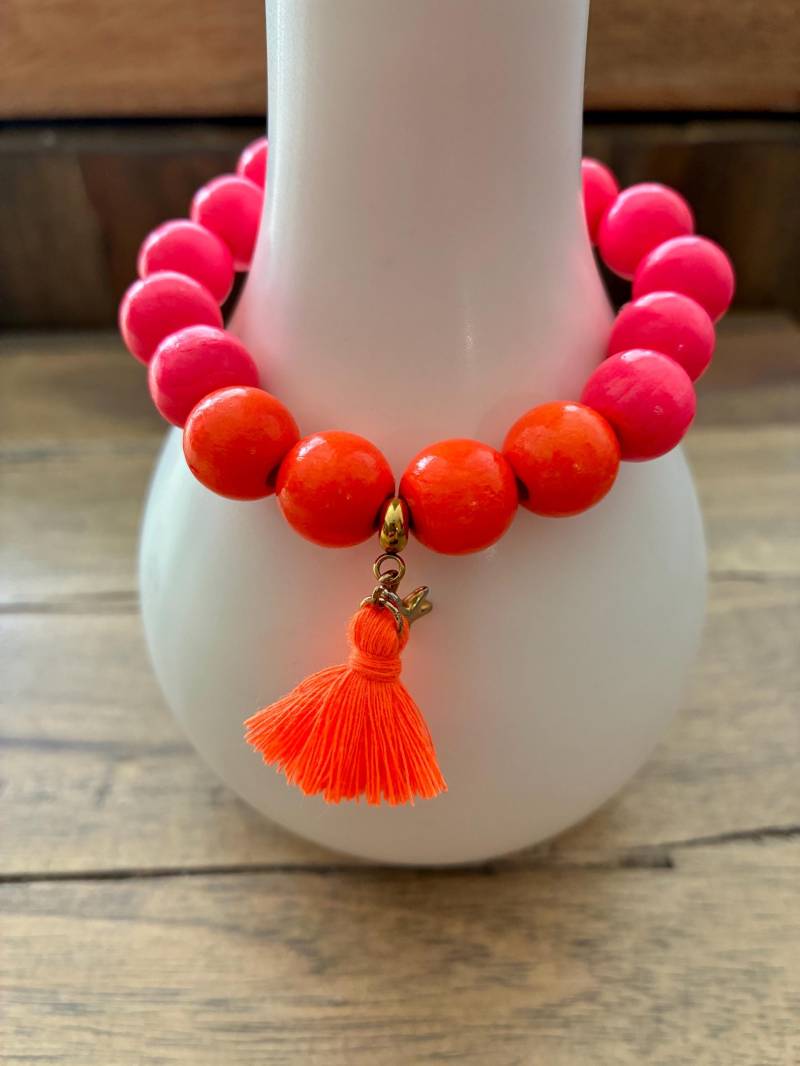 Neon Armband Holzperlen Pink Orange Perlenarmband Mit Quaste Boho Festival Schmuck von LittleHamburgLab