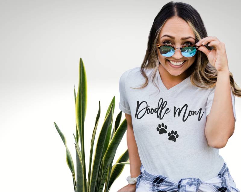 Doodle Mom Soft Shirt - Goldene Mama Pudel Hunde Geschenk Für Hundebesitzer Hundemama Pfote Print Niedlich von LittleHuskyShop