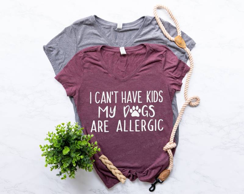 Ich Kann Keine Kinder Haben. Meine Hunde Sind Allergiker Lustiges Tank Top Oder T-Shirt - Hund Ist Hundemutter Weiches Shirt Ich Kann Keine Kinder Haben. Meine Hunde Sind Allergiker Lustiges Tank Top Oder T-Shirt - Hund Ist Hundemutter Weiches Shirt von LittleHuskyShop