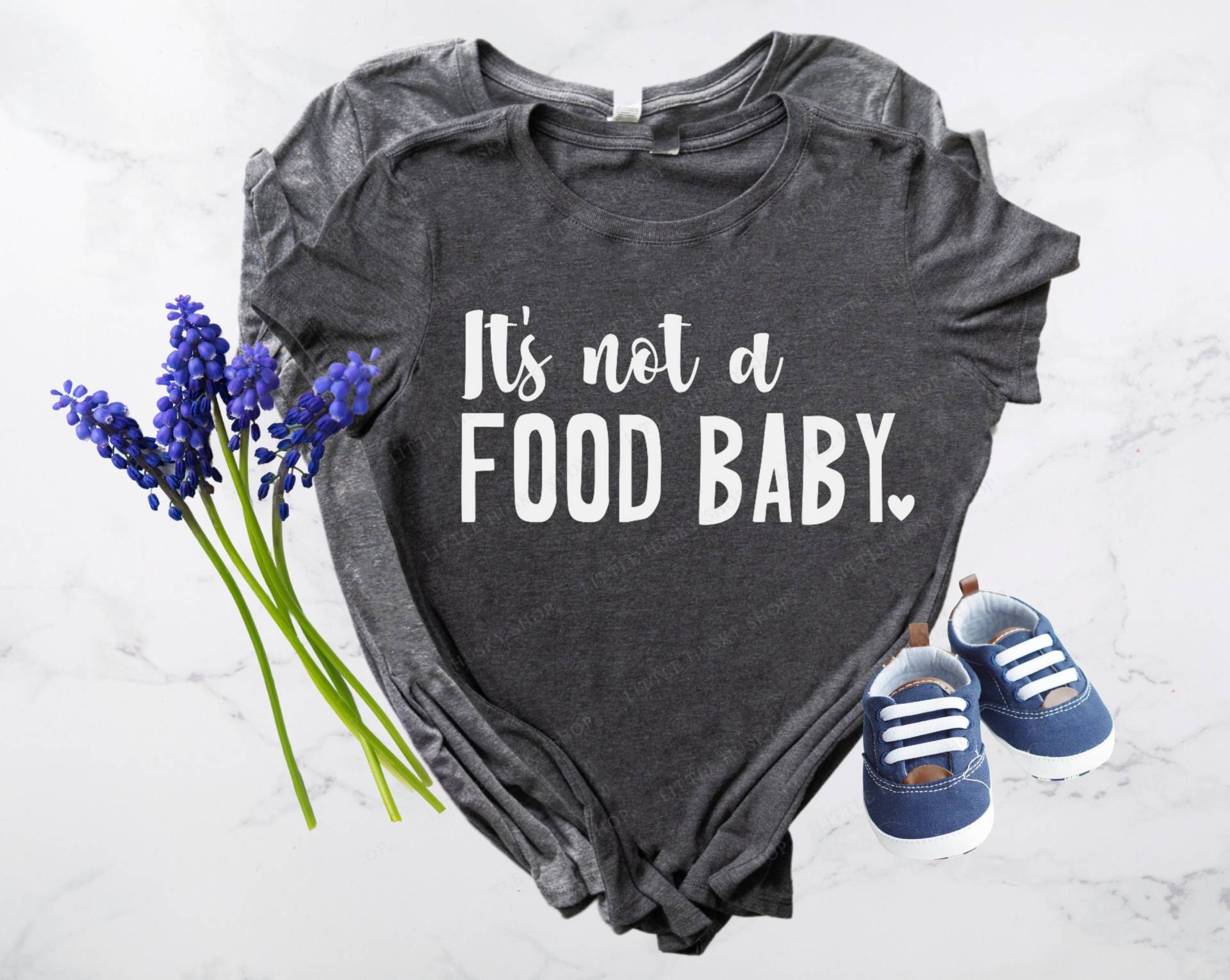 It Es Not A Food Baby Funny Pregnant Shirt - Geschenk Shower Having Lustiges Schwangeres Bauch Tshirt I'm Congrats Preggo von LittleHuskyShop