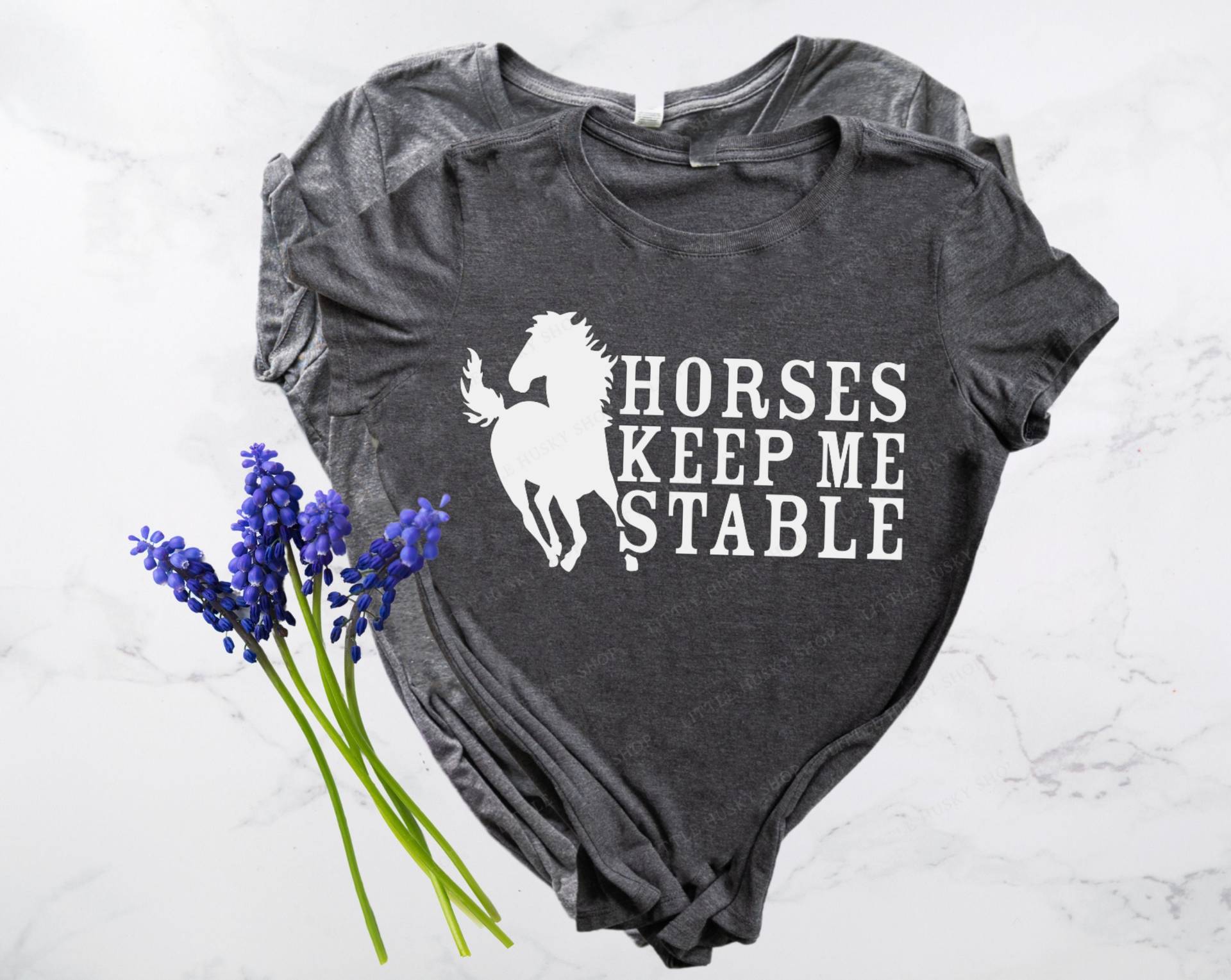 Pferde Shirt - Halten Mich Stabil Lustiges Lässiges T-Shirt Pferdeliebhaber Pferdemutter Mutter Der Pferdemama Liebe von LittleHuskyShop