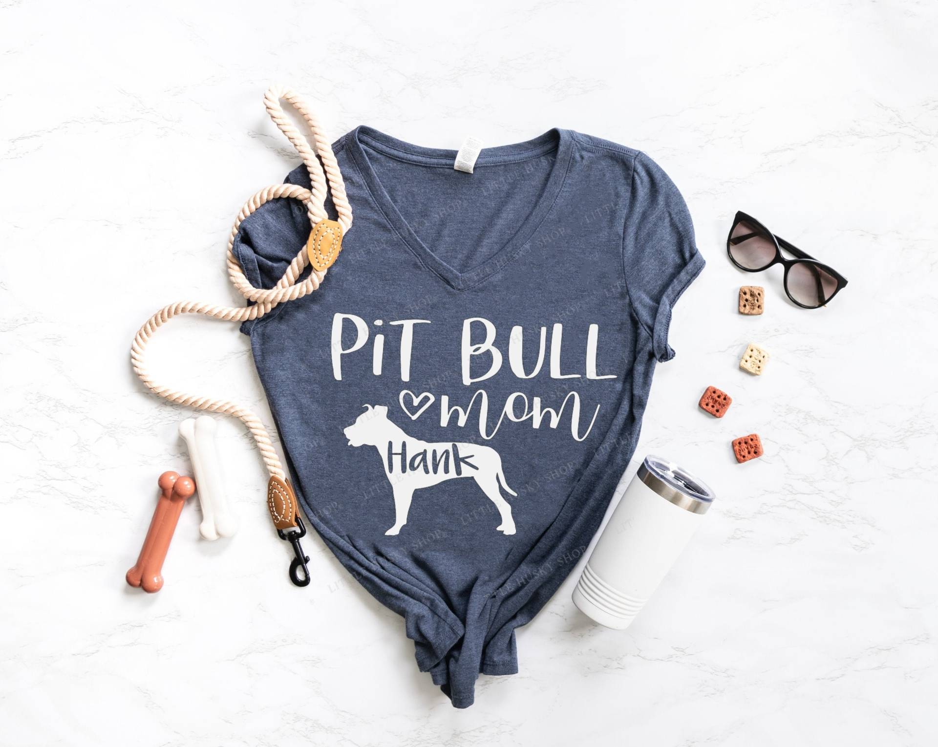 Pitbull Mom Mit Ihrem Hunde Namen Shirt - Dog Geschenk Benutzerdefinierte Hundenamen Ihre T-Shirt Hund von LittleHuskyShop