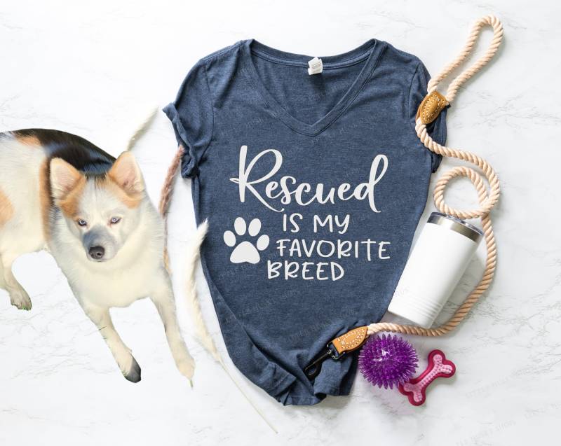 Proud Rescue Dog Mom Shirt - Rescued Is My Favorite Breed My You Can't Buy Love But You Can It Mama von LittleHuskyShop