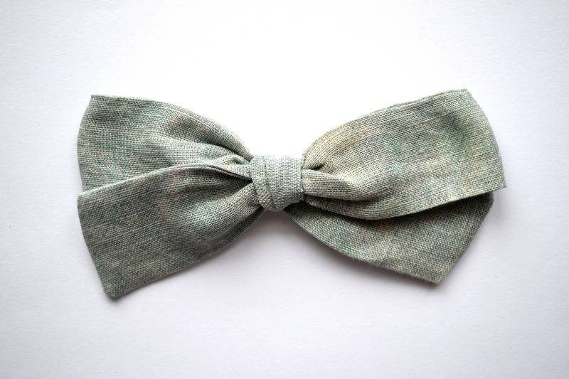 Grau-Aquarell-Leinen-Schule Mädchen Handgewebten Leinen Großen Bogen Picknick Schleife Adorable Foto Prop Für Neugeborene Ostern Frühling Sommer von LittleKateDesigns