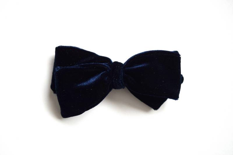 Königliche Marine Samt Hand Gebunden Bogen Für Neugeborenes Kind Kleine Mädchen Foto Prop Bezaubernd Schöne Herbst Winter Frühling Sommer Blaue Königliche Marine Samt Hand Gebunden Bogen Für Neugeborenes Kind Kleine Mädchen Foto Prop Bezaubernd Schöne Herbst Winter Frühling Sommer Blaue von LittleKateDesigns