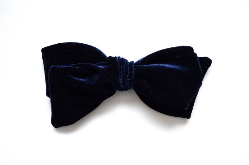 Königliche Marine Samt Übergroße Hand Gebunden Bogen Für Neugeborenes Kind Kleine Mädchen Foto Prop Bezaubernd Schöne Herbst Winter Frühling Königliche Marine Samt Übergroße Hand Gebunden Bogen Für Neugeborenes Kind Kleine Mädchen Foto Prop Bezaubernd Schöne Herbst Winter Frühling von LittleKateDesigns