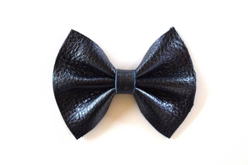 Navy Metallic-Leder Bogen Schöne Liebenswert Frühling Sommer Neugeborenes Baby Kleine Mädchen Kind Erwachsenen Foto Prop Bilder 4. Juli Clip Navy Metallic-Leder Bogen Schöne Liebenswert Frühling Sommer Neugeborenes Baby Kleine Mädchen Kind Erwachsenen Foto Prop Bilder 4. Juli Clip von LittleKateDesigns