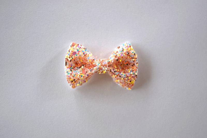 Rose Gold Glitter Bogen Winzigen Clip Foto Prop Für Mädchen Liebenswert Sommerurlaub Kleine Babys Kleinkinder Erwachsenen Rose Gold Glitter Bogen Winzigen Clip Foto Prop Für Mädchen Liebenswert Sommerurlaub Kleine Babys Kleinkinder Erwachsenen von LittleKateDesigns