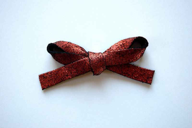 Rote Vintage Große Metallicleder Bogen Clip Entzückende Foto Prop Für Neugeborene Baby Mädchen Kind Erwachsenen Urlaub Headwrap Hübsche Schleifchen Rote Vintage Große Metallicleder Bogen Clip Entzückende Foto Prop Für Neugeborene Baby Mädchen Kind Erwachsenen Urlaub Headwrap Hübsche Schleifchen von LittleKateDesigns