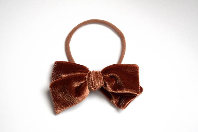 Rustikale Samt Hand Gebunden Stirnband Für Neugeborenes Kind Kleine Mädchen Foto Prop Bezaubernd Schöne Winter Frühling Sommer Braun Haarreif Rustikale Samt Hand Gebunden Stirnband Für Neugeborenes Kind Kleine Mädchen Foto Prop Bezaubernd Schöne Winter Frühling Sommer Braun Haarreif von LittleKateDesigns