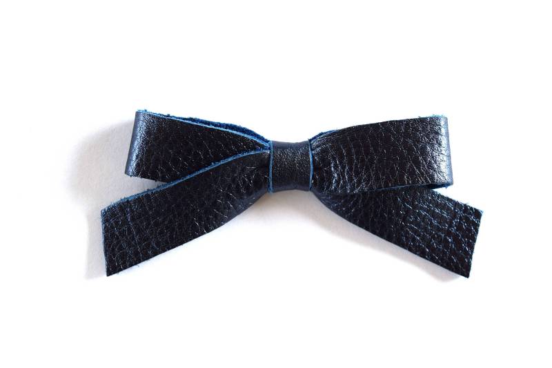 Schule Mädchen Navy Metallic-Leder Bogen Clip Entzückende Foto Prop Für Neugeborene Kleine Kind Sommer 4Th Of July Blau Hübschen Schule Mädchen Navy Metallic-Leder Bogen Clip Entzückende Foto Prop Für Neugeborene Kleine Kind Sommer 4Th Of July Blau Hübschen von LittleKateDesigns