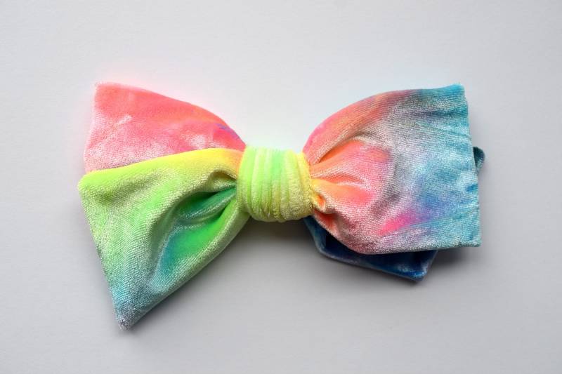 Tie Dye Velvet Oversized Hand Tied Bow Für Neugeborene Baby Little Girl Photo Prop Adorable Beautiful America Summer Happy Tie Dye Velvet Oversized Hand Tied Bow Für Neugeborene Baby Little Girl Photo Prop Adorable Beautiful America Summer Happy von LittleKateDesigns