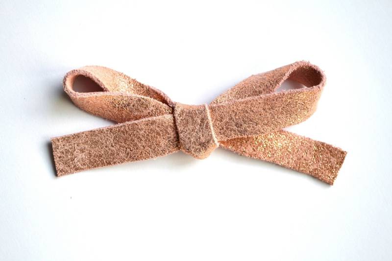 Überdimensionale Rose Gold Metallic-Leder Bow Clip Liebenswert Foto Prop Für Neugeborene Mädchen Kind Erwachsene Sommer Headwrap Ziemlich Überdimensionale Rose Gold Metallic-Leder Bow Clip Liebenswert Foto Prop Für Neugeborene Mädchen Kind Erwachsene Sommer Headwrap Ziemlich von LittleKateDesigns
