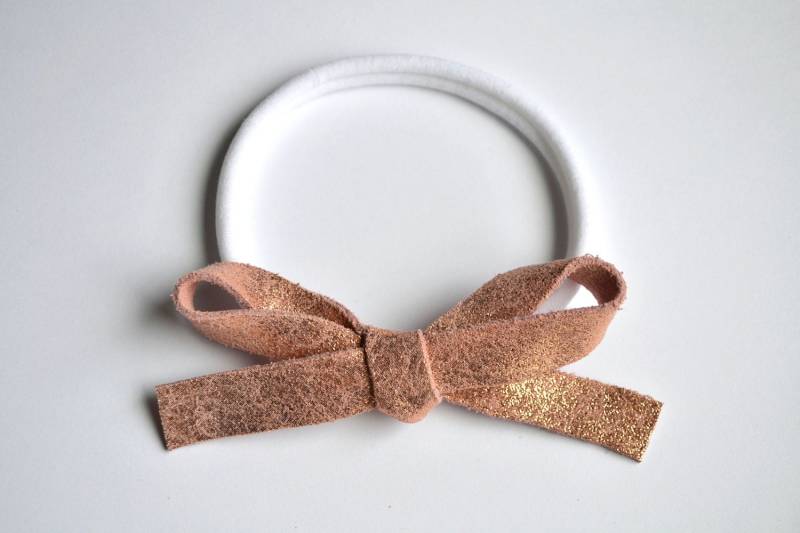 Überdimensionale Rose Gold Metallic-Leder Bow Stirnband Liebenswert Foto Prop Für Neugeborene Mädchen Kind Erwachsene Sommer Headwrap Ziemlich Überdimensionale Rose Gold Metallic-Leder Bow Stirnband Liebenswert Foto Prop Für Neugeborene Mädchen Kind Erwachsene Sommer Headwrap Ziemlich von LittleKateDesigns