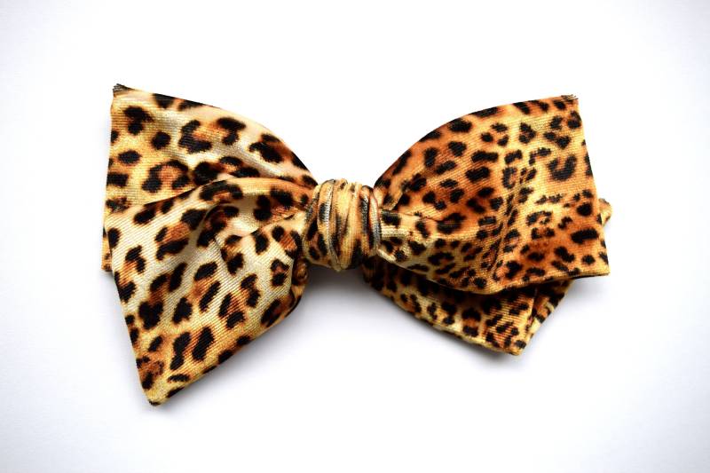 Wahre Leopard Print Samt Übergroße Hand Gebunden Bogen Für Neugeborenes Kind Mädchen Foto Prop Bezaubernd Schöne Ostern Frühling Neutrale Wahre Leopard Print Samt Übergroße Hand Gebunden Bogen Für Neugeborenes Kind Mädchen Foto Prop Bezaubernd Schöne Ostern Frühling Neutrale von LittleKateDesigns