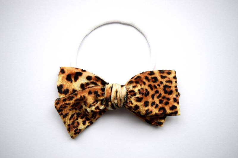 Wahre Leopard Samt Hand Gebunden Stirnband Für Neugeborenes Kind Kleine Mädchen Foto Prop Bezaubernd Schönen Frühling Sommer Ostern Haarreif Schleife Wahre Leopard Samt Hand Gebunden Stirnband Für Neugeborenes Kind Kleine Mädchen Foto Prop Bezaubernd Schönen Frühling Sommer Ostern Haarreif Schleife von LittleKateDesigns