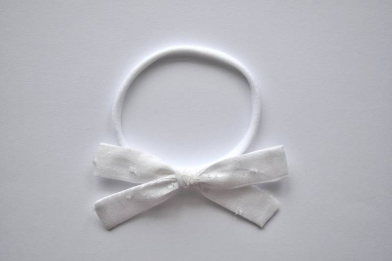 Weiße Schweizer Dot Stoff Bogen Stirnband Foto Prop Baby Schleife Clip Schöne Im Haar Für Zu Erwachsenen Frühling Sommer Segen Taufe von LittleKateDesigns