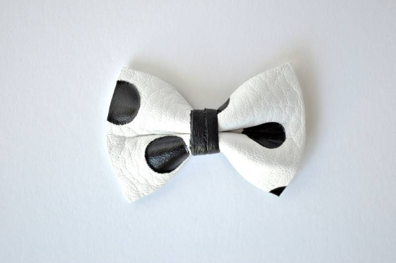 Weiße Und Schwarze Polka Dot Leder Bow Winzige Clip Foto Prop Für Mädchen Liebenswert Sommerurlaub Kleine Babys Kleinkinder Erwachsene Weiße Und Schwarze Polka Dot Leder Bow Winzige Clip Foto Prop Für Mädchen Liebenswert Sommerurlaub Kleine Babys Kleinkinder Erwachsene von LittleKateDesigns