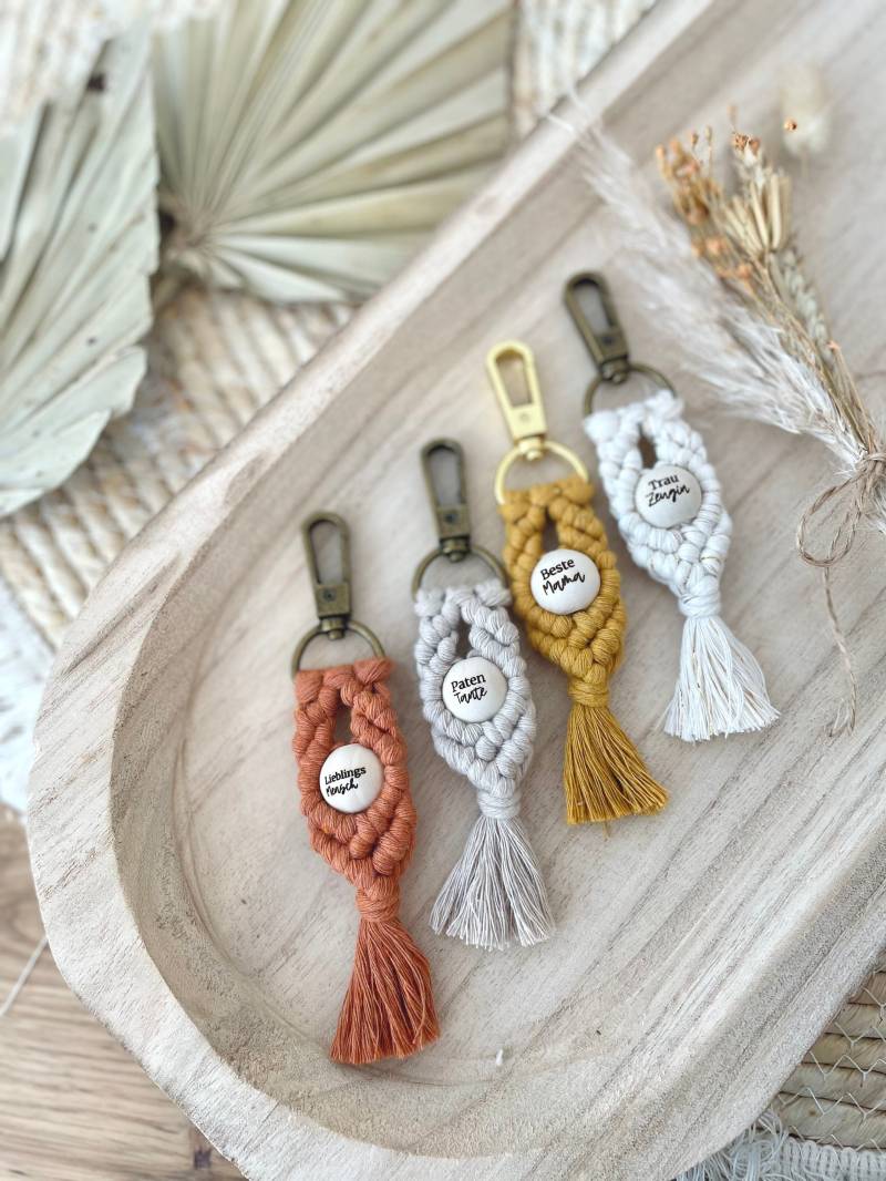 Schlüsselanhänger Mit Gravierter Perle Beste Mama/ Trauzeugin/Patentante Lieblingsmensch Schlüsselanhänger Mit Gravierter Perle Beste Mama/ Trauzeugin/Patentante Lieblingsmensch von LittleLConceptstore