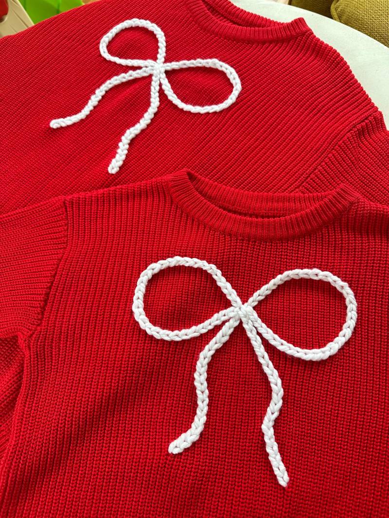 The Bow Sweater - Handgestickter Baby-Pullover Für Mädchen von LittleLetterSweaters