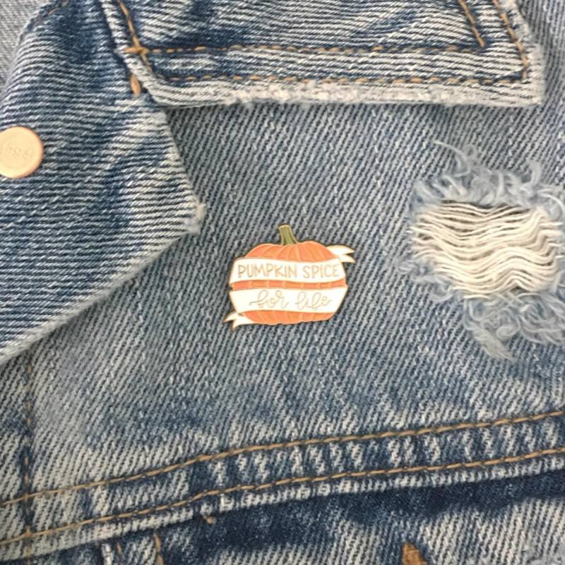 Pumpkin Spice For Life Emaille Pin Herbst Psl Abzeichen von LittleLoveliesStudio