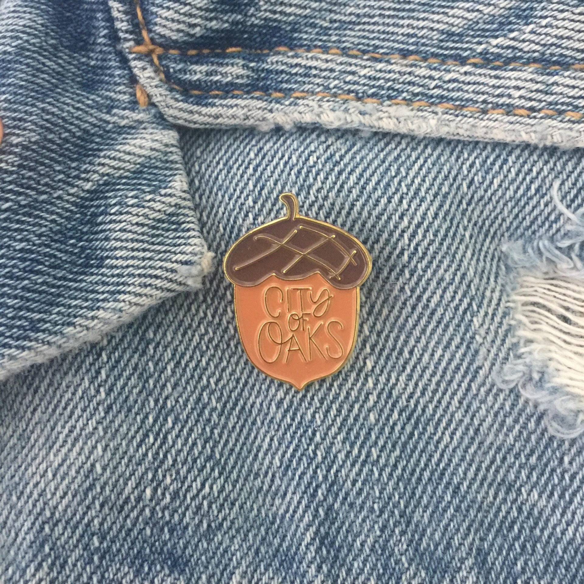 City Of Oaks Emaille Anstecknadel Raleger North Carolina Eichel Anstecknadel von LittleLoveliesStudio